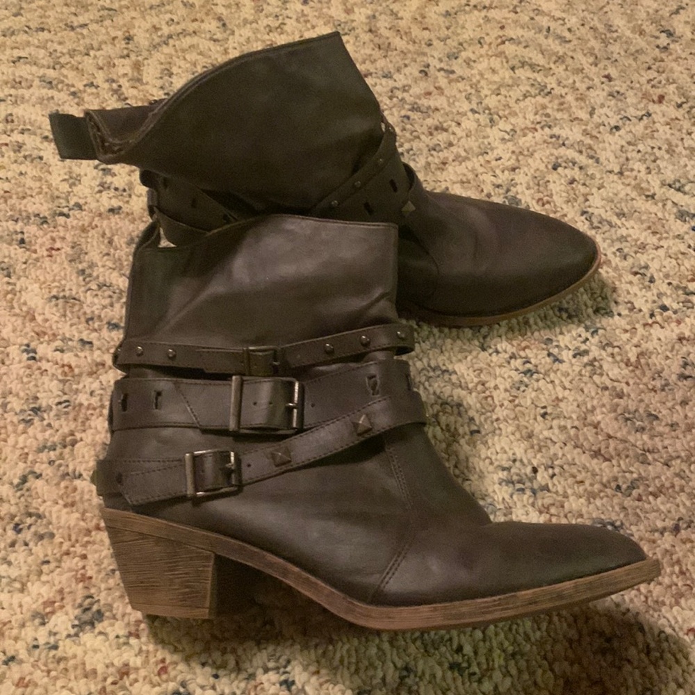 Target woman’s heeled ankle boots size 9